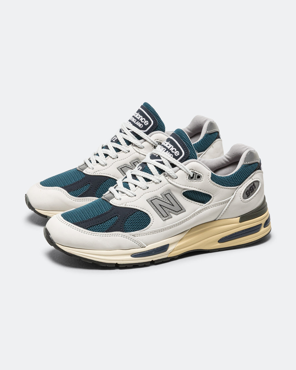 Unisex 991v2 Suede & Mesh Lifestyle Sneakers - White - U991TO2